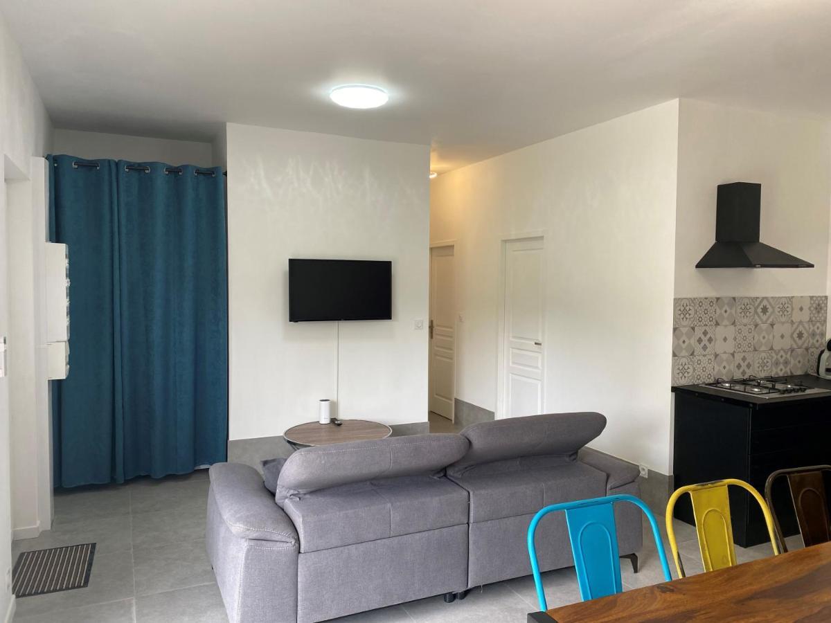 Logis Dans Ancien Relais De Poste Apartment Saint Julien Les Rosiers Ngoại thất bức ảnh