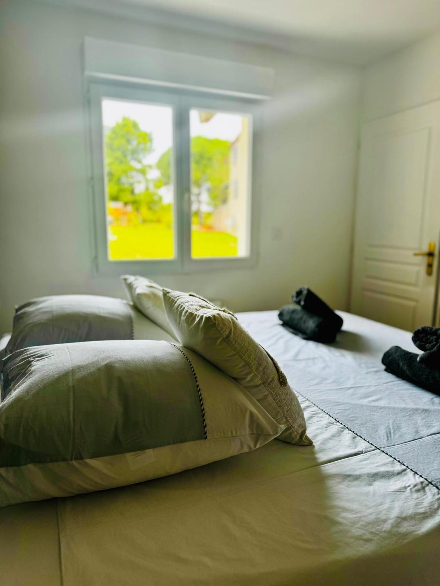 Logis Dans Ancien Relais De Poste Apartment Saint Julien Les Rosiers Ngoại thất bức ảnh