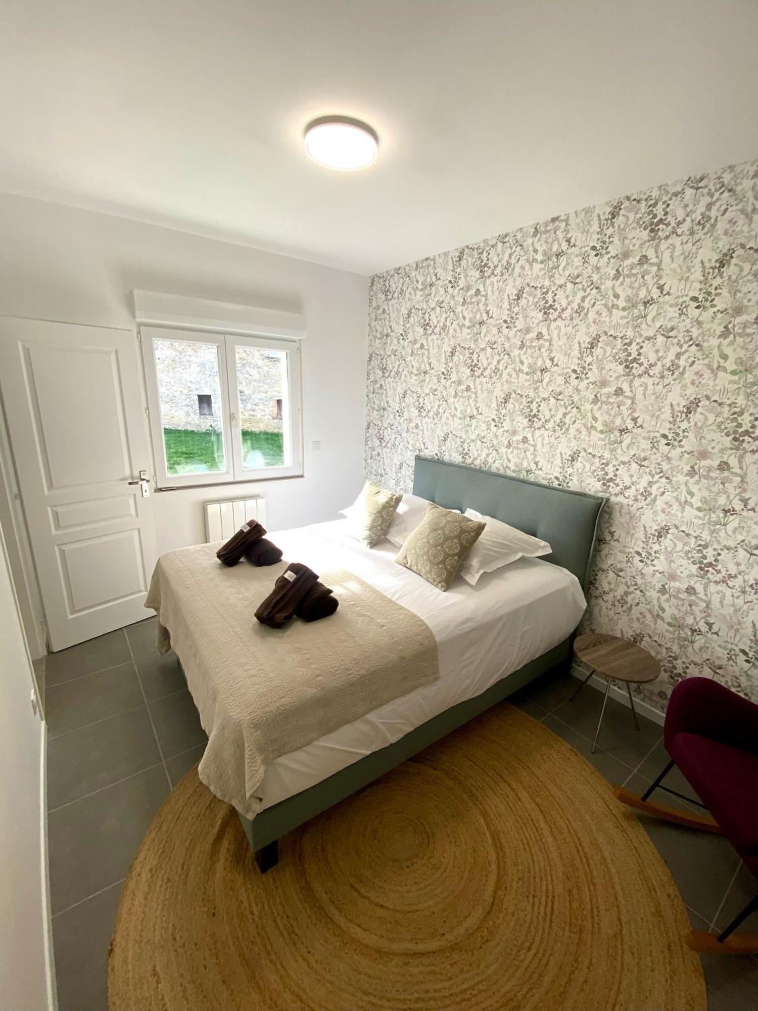 Logis Dans Ancien Relais De Poste Apartment Saint Julien Les Rosiers Ngoại thất bức ảnh