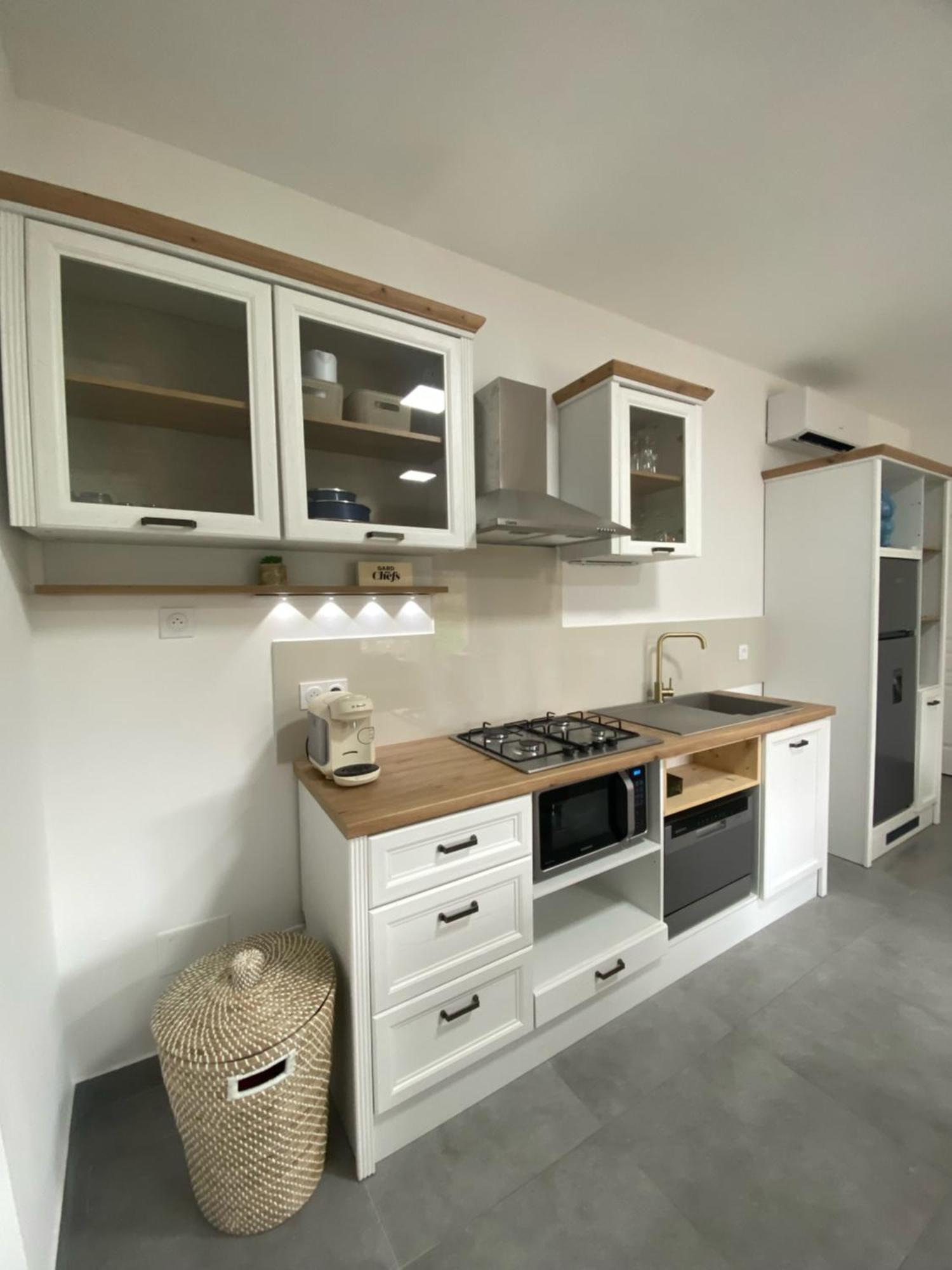 Logis Dans Ancien Relais De Poste Apartment Saint Julien Les Rosiers Ngoại thất bức ảnh